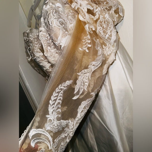 NWT Plus Size Oleg Cassini Wedding Dress - Picture 4 of 9